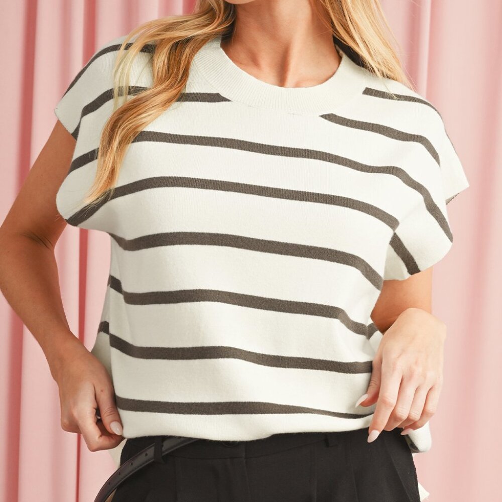 B222 Brown Stripe Side Slits Short Sleeve Knit Top